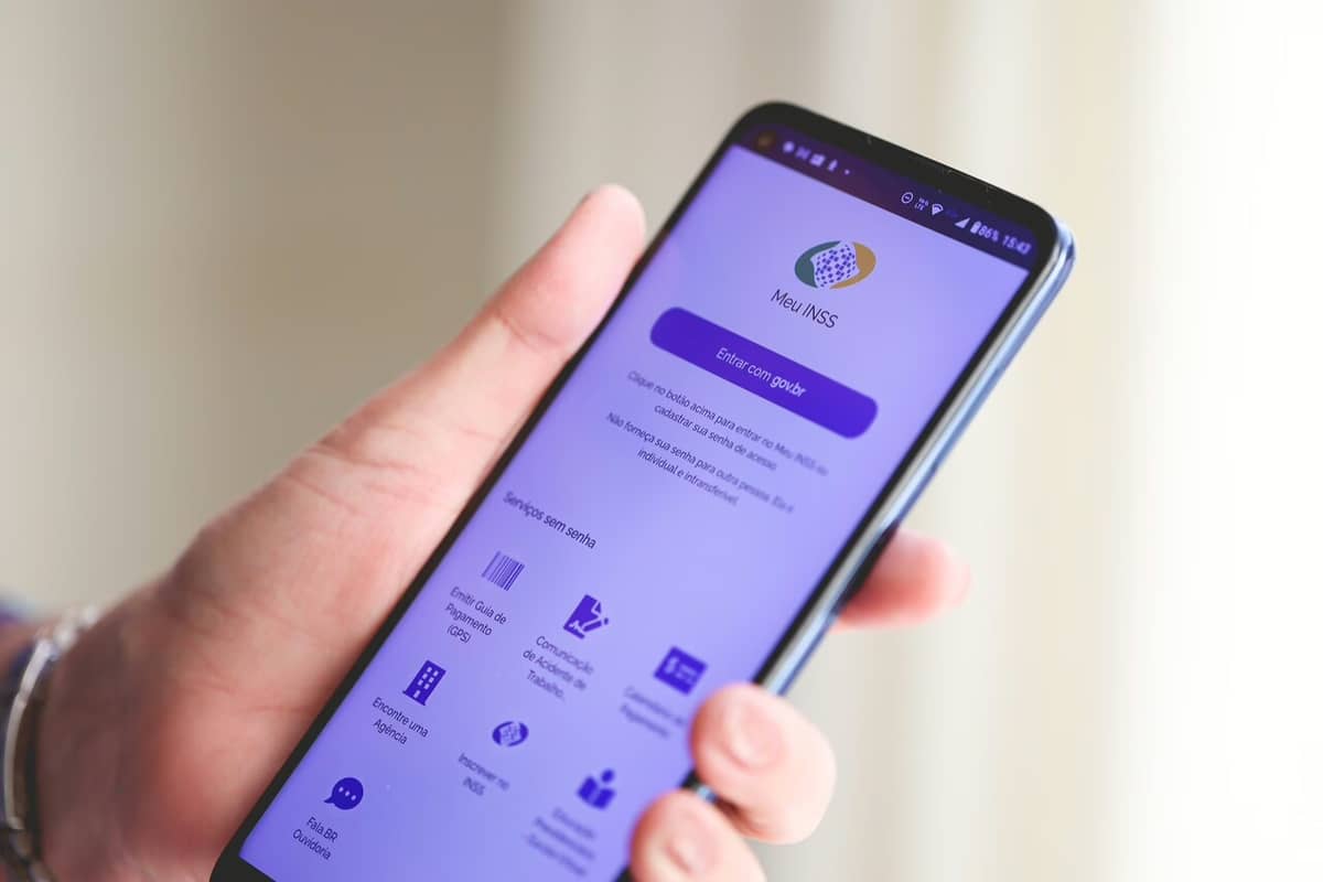Celular no portal Meu INSS
