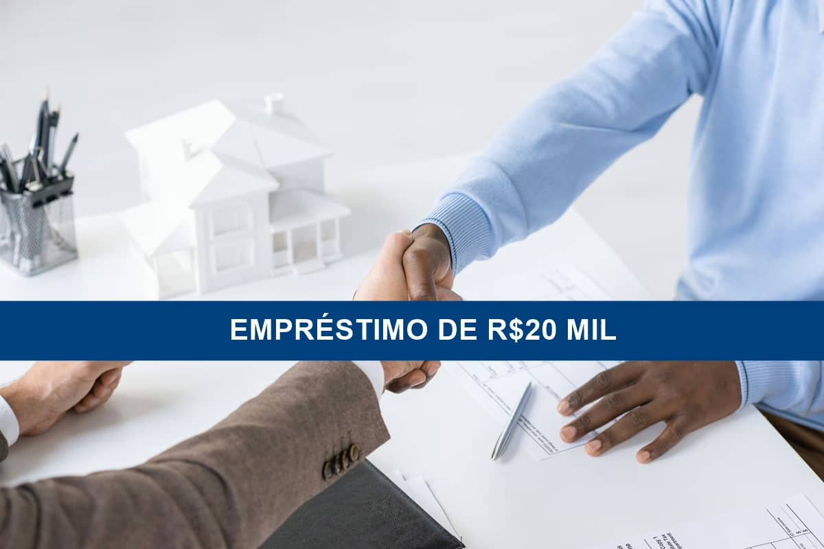 Vista diretamente acima de um homem irreconhecível apertando a mão de um especialista bancário após assinar papéis de empréstimo