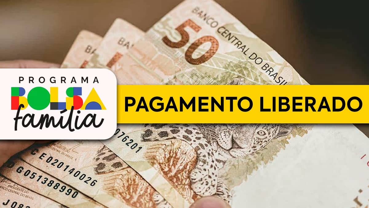 Notas de 50 reais, logo do Bolsa Família e escrito "Pagamento liberado"