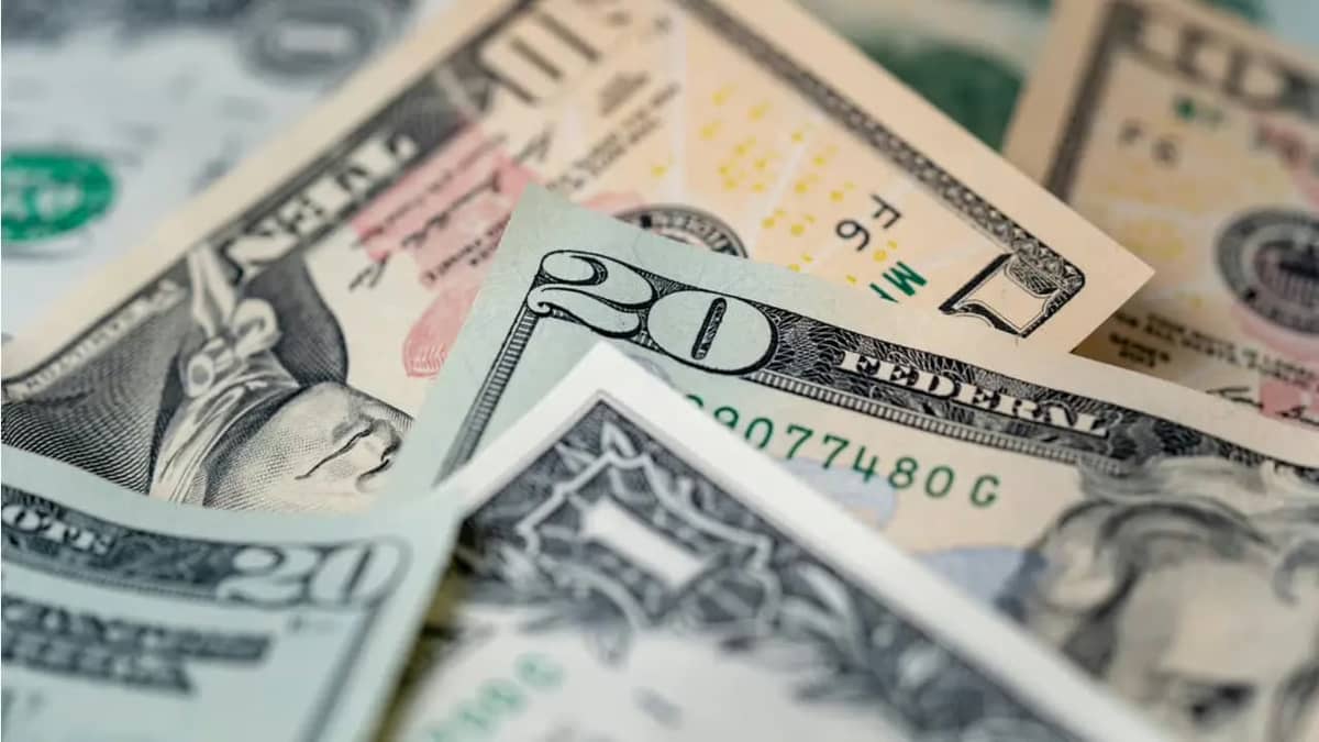 Mercado reage! Dólar cai em meio a expectativas sobre tarifas dos EUA