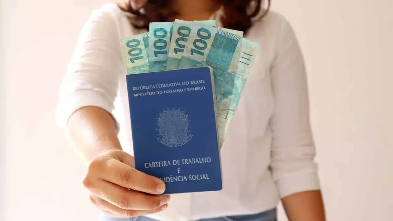 Caixa libera saque de R$ 3 mil para trabalhadores CLT; veja se você tem direito